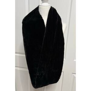 Black Windsor faux fur Infiniti scarf